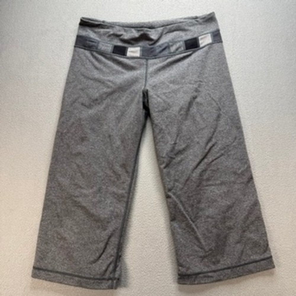Lululemon Yoga Pants Capri Cropped Leggings Regular Fit Grey Patchwork Waistband